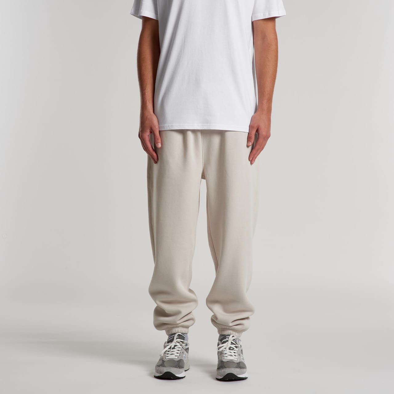 5932 Relax Track Pants Main 53385.1678922725.1280.1280